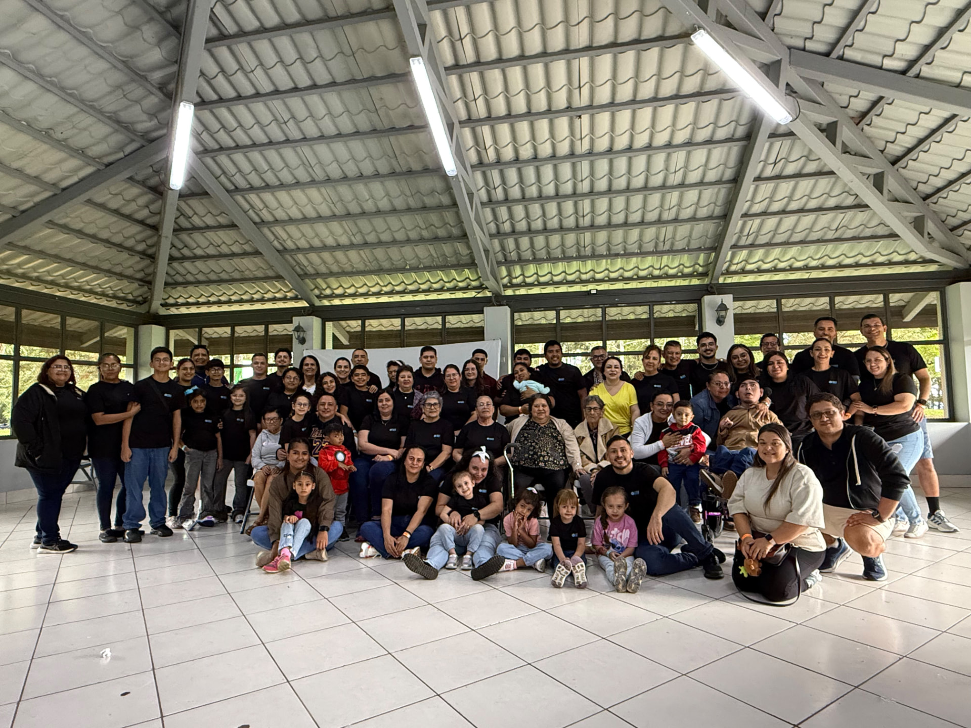 Nuestra comunidad reunida en la iglesia